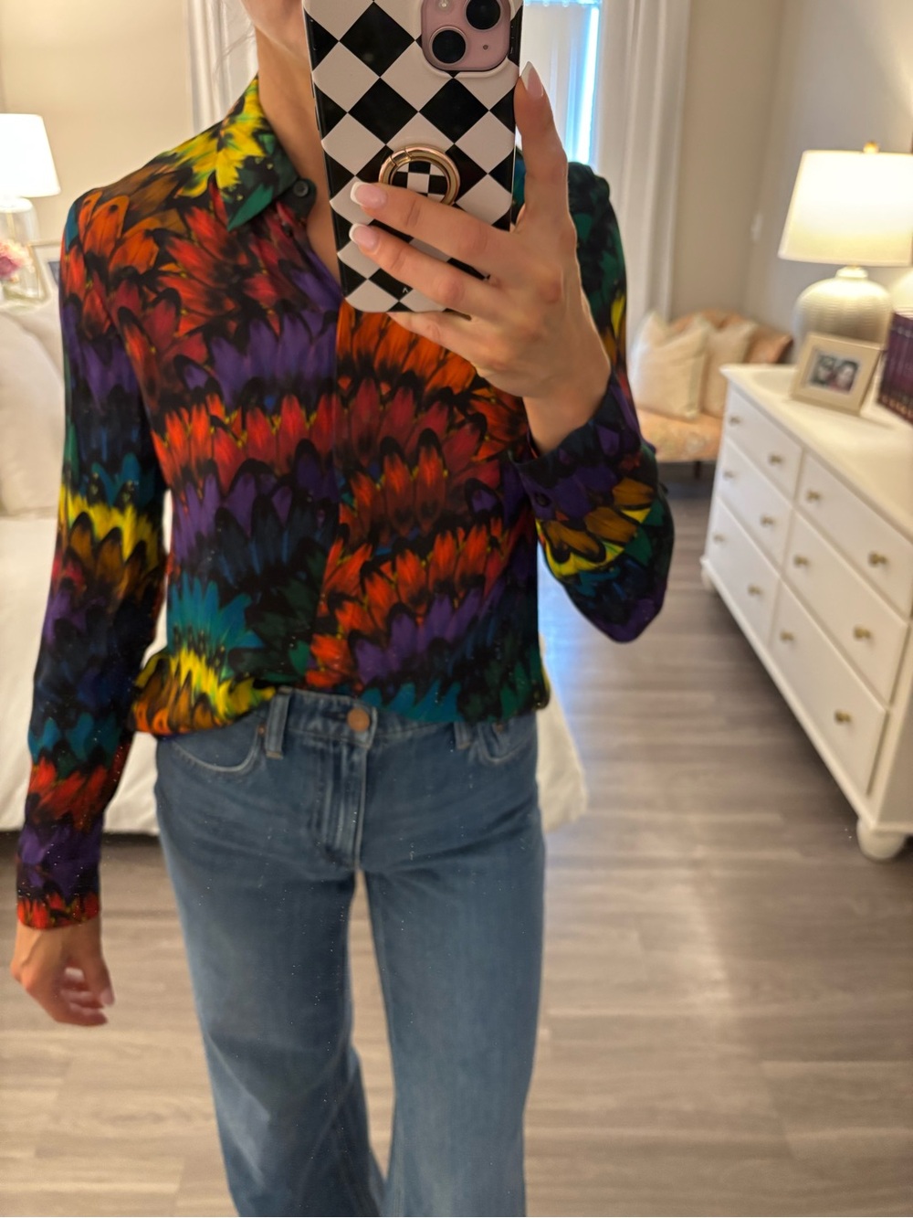 ๐ NWT Alice + Olivia Ruffled Feather Print Willa Blouse ๐ - Picture 2 of 5